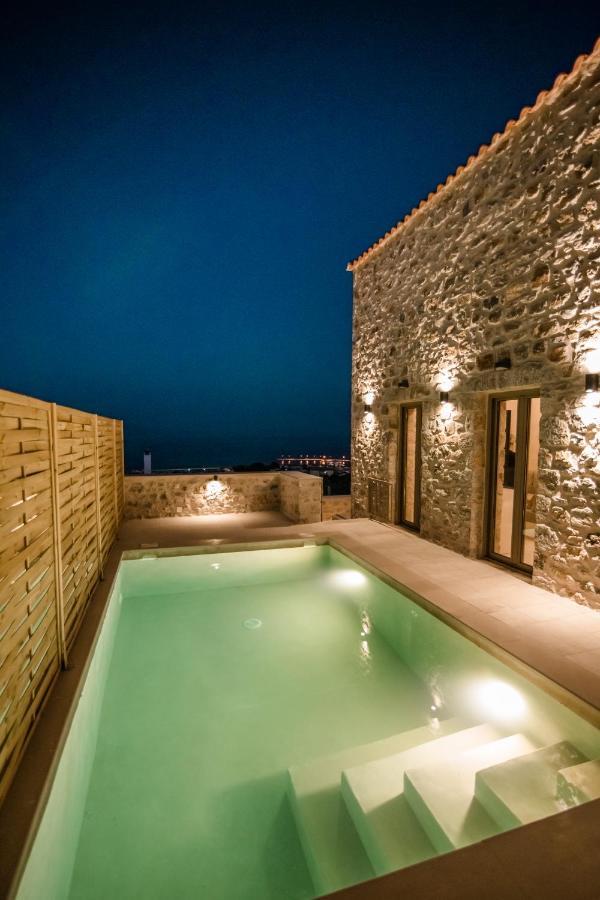 Mani Luxury Suites And Studios In Gytheio With Private Pools Екстер'єр фото