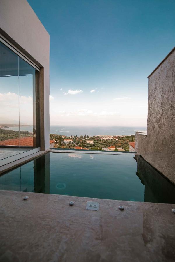 Mani Luxury Suites And Studios In Gytheio With Private Pools Екстер'єр фото