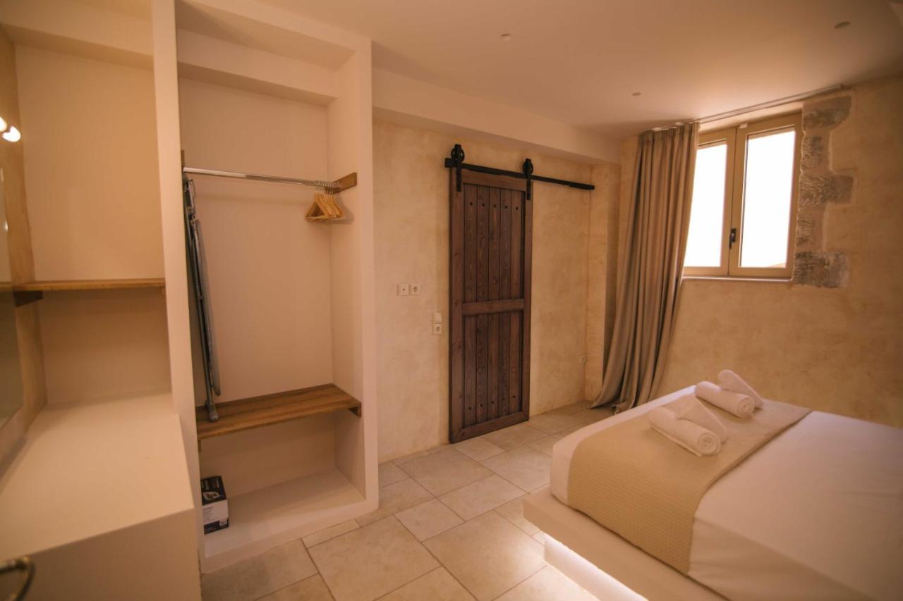 Mani Luxury Suites And Studios In Gytheio With Private Pools Екстер'єр фото