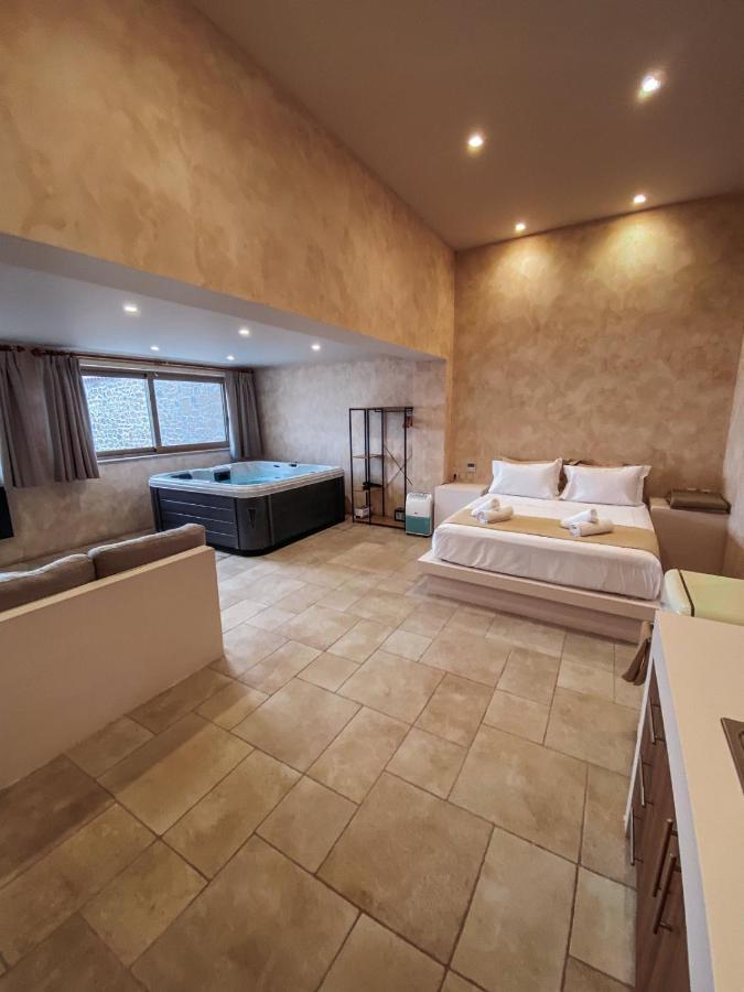 Mani Luxury Suites And Studios In Gytheio With Private Pools Екстер'єр фото