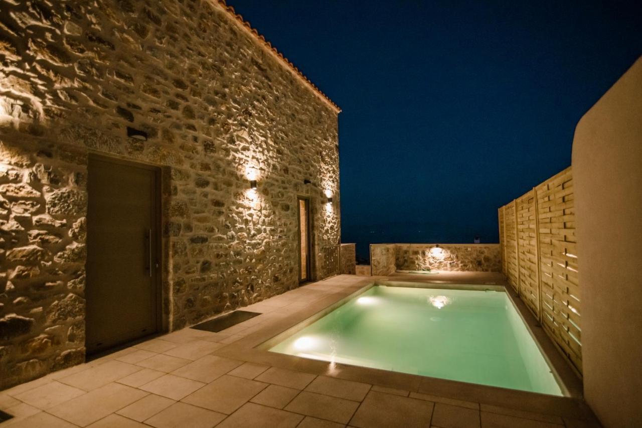 Mani Luxury Suites And Studios In Gytheio With Private Pools Екстер'єр фото