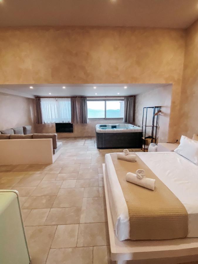 Mani Luxury Suites And Studios In Gytheio With Private Pools Екстер'єр фото