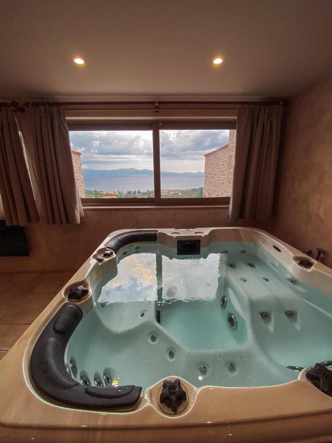 Mani Luxury Suites And Studios In Gytheio With Private Pools Екстер'єр фото