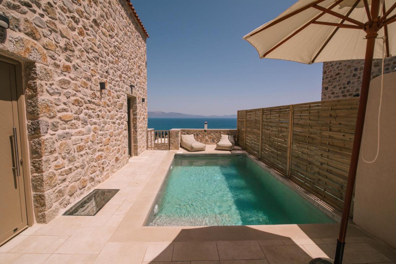 Mani Luxury Suites And Studios In Gytheio With Private Pools Екстер'єр фото