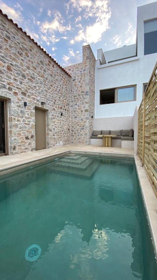 Mani Luxury Suites And Studios In Gytheio With Private Pools Екстер'єр фото