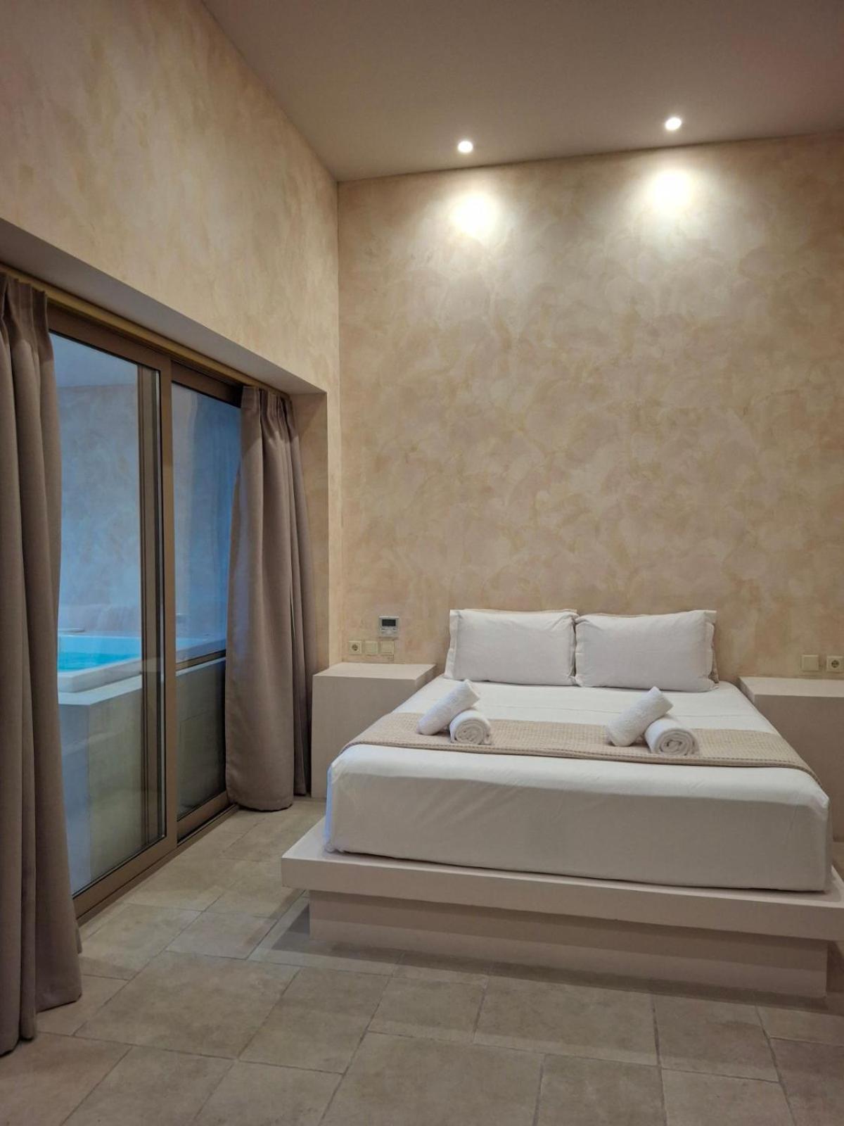 Mani Luxury Suites And Studios In Gytheio With Private Pools Екстер'єр фото